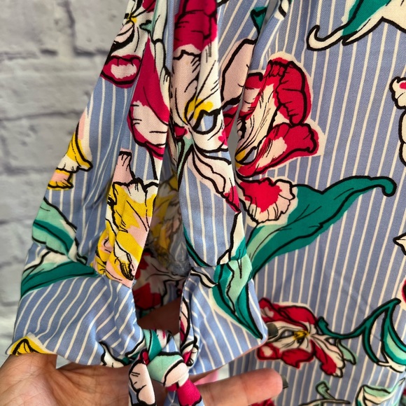 Apt. 9 Floral Striped Flowy Long Sleeve V Neck Blouse with Knotted Cuffs - Picture 10 of 10